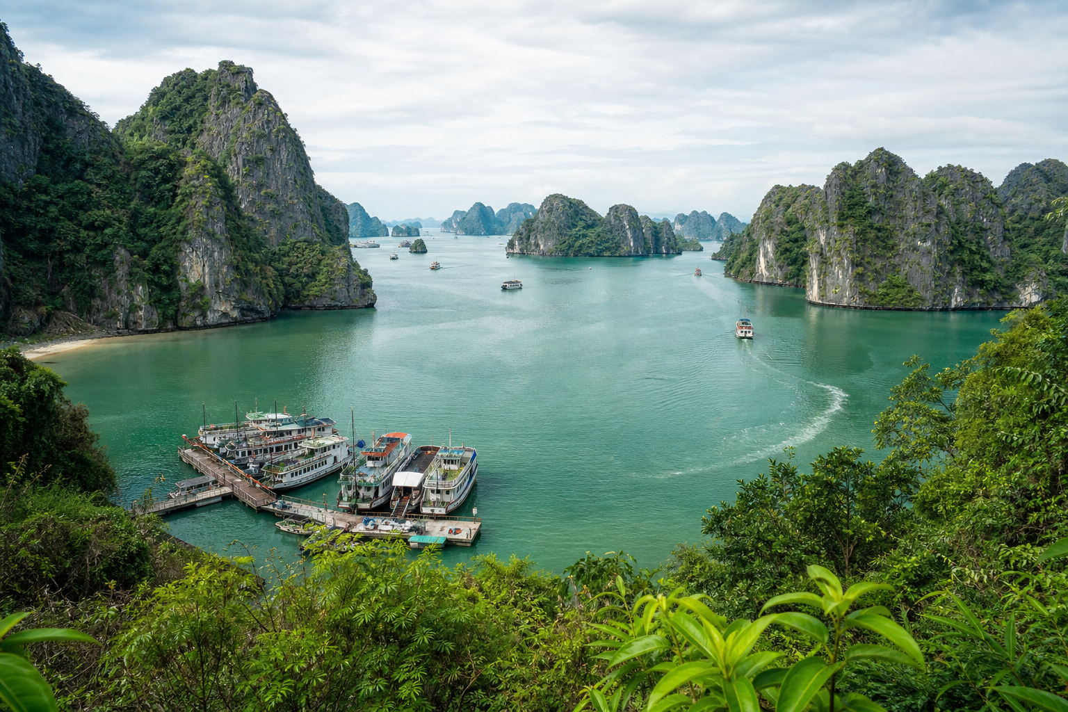 Vietnam beats Thailand, Singapore to be named Asia's leading destination 2026 - VnExpress International
