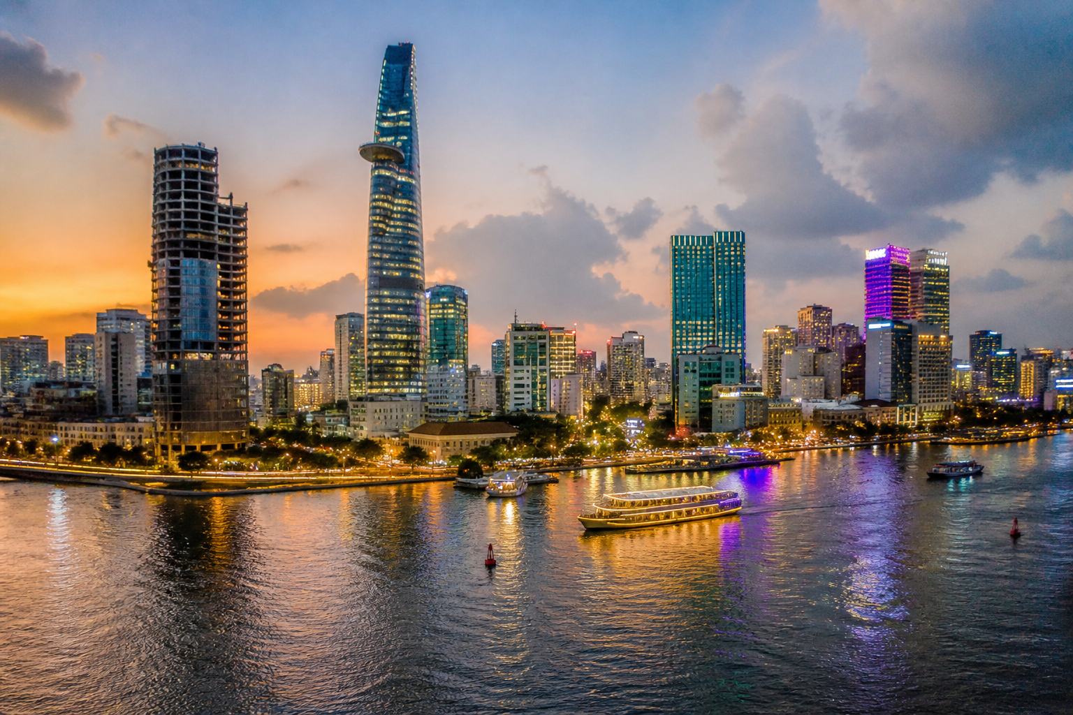 Ho Chi Minh City wins three awards at 2026 World Travel Awards - Nhan Dan Online